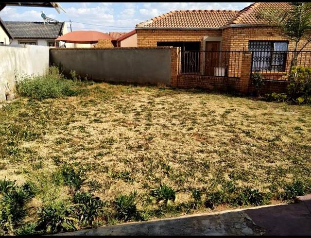 2 BEDROOM HOUSE FOR SALE IN VOSLOORUS